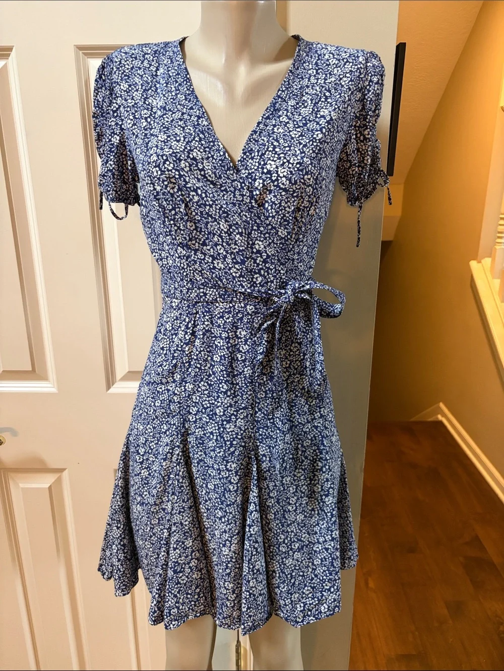 Polo by Ralph Lauren Blue Floral s/s Nami Crepe Wrap Mini Dress, 6 - Picture 5 of 11